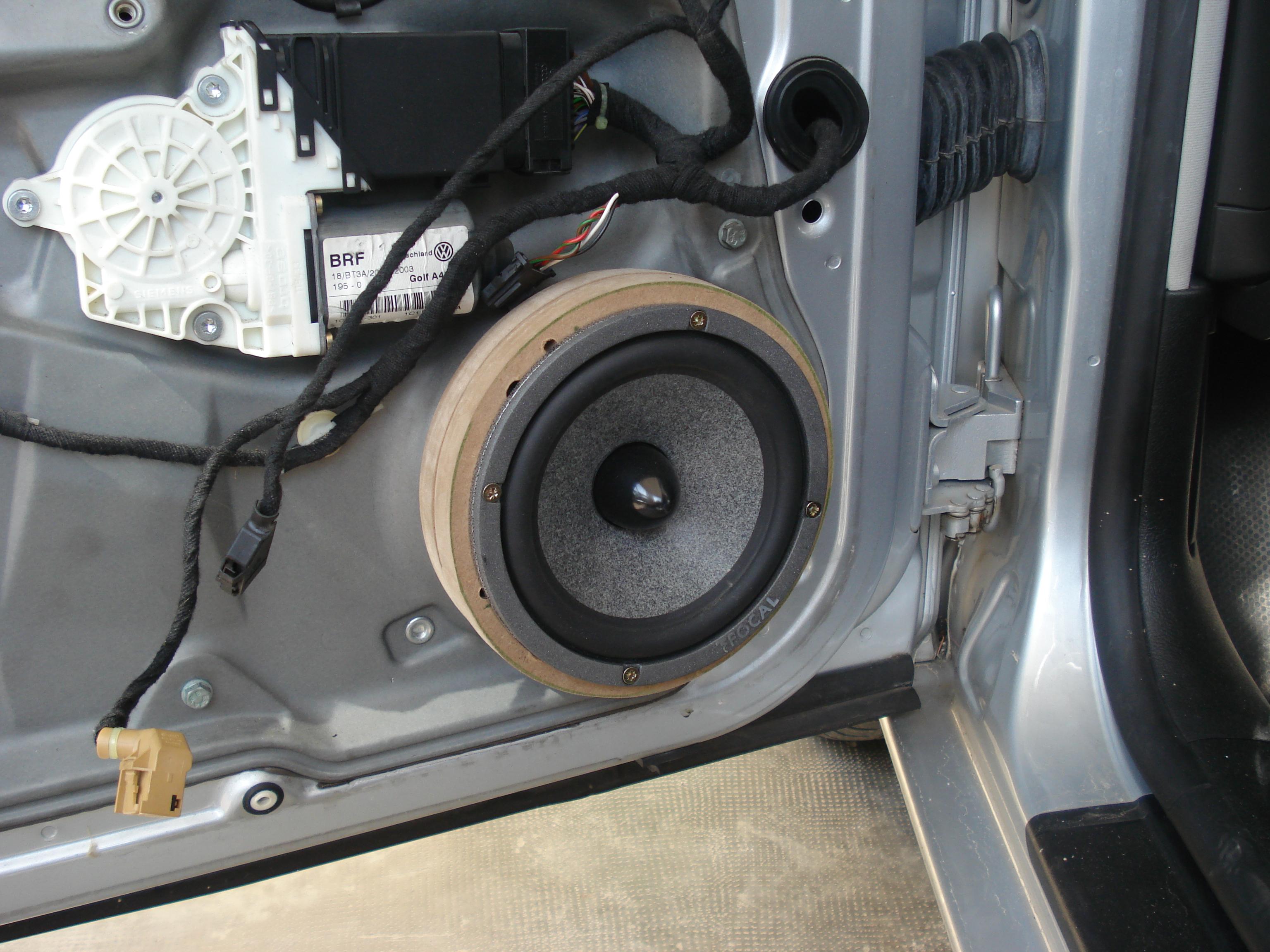 comment demonter enceinte golf 4