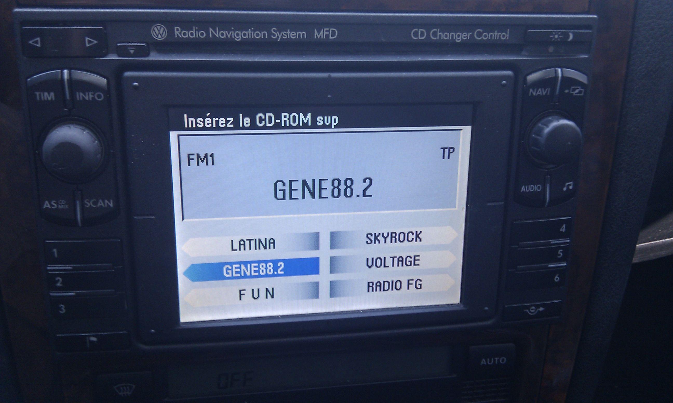 Problème prise auxiliaire mfd : Problèmes Electriques ou Electroniques