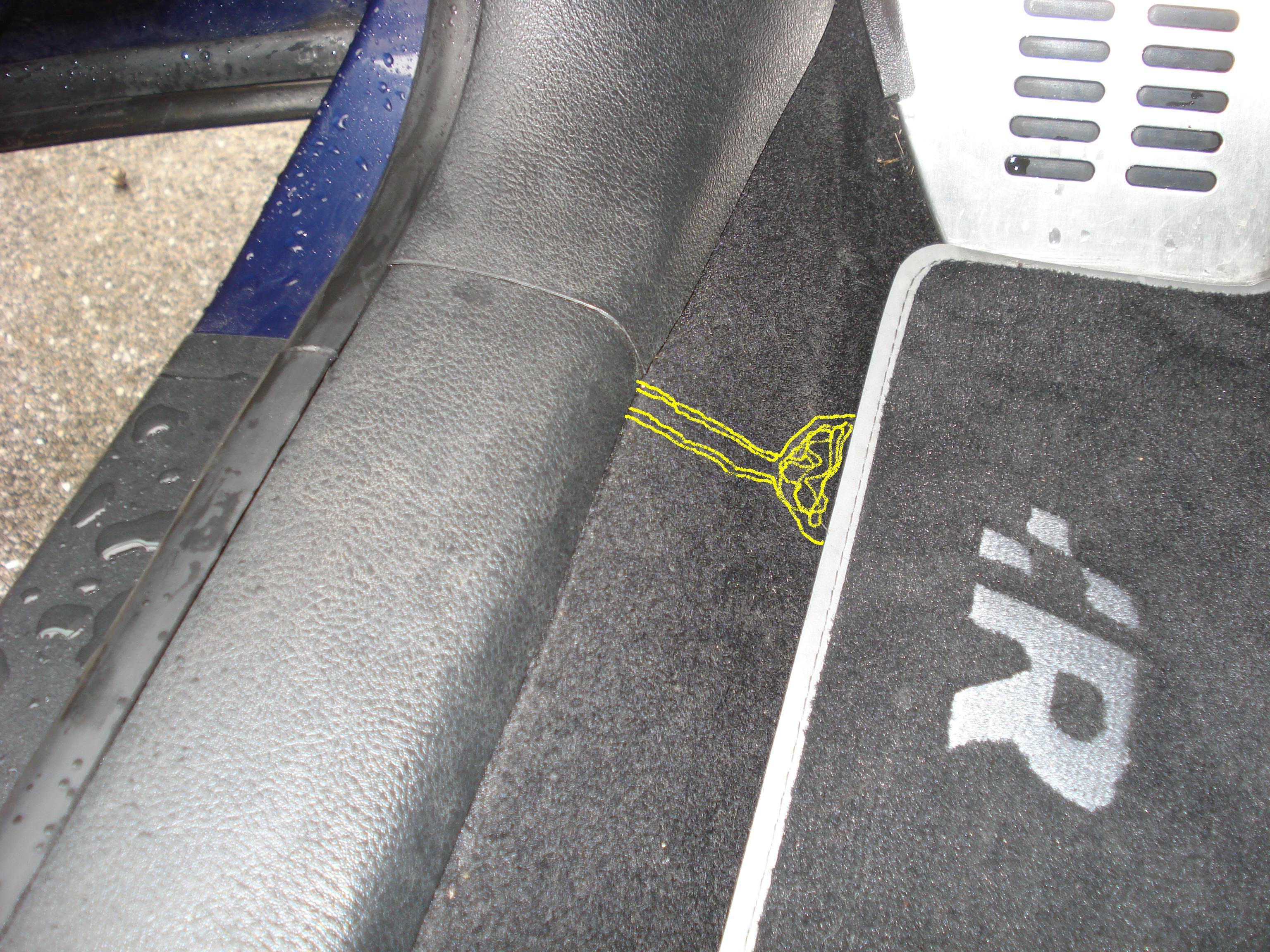 Infiltration d'eau par joint de porte, ou cache intérieur ...