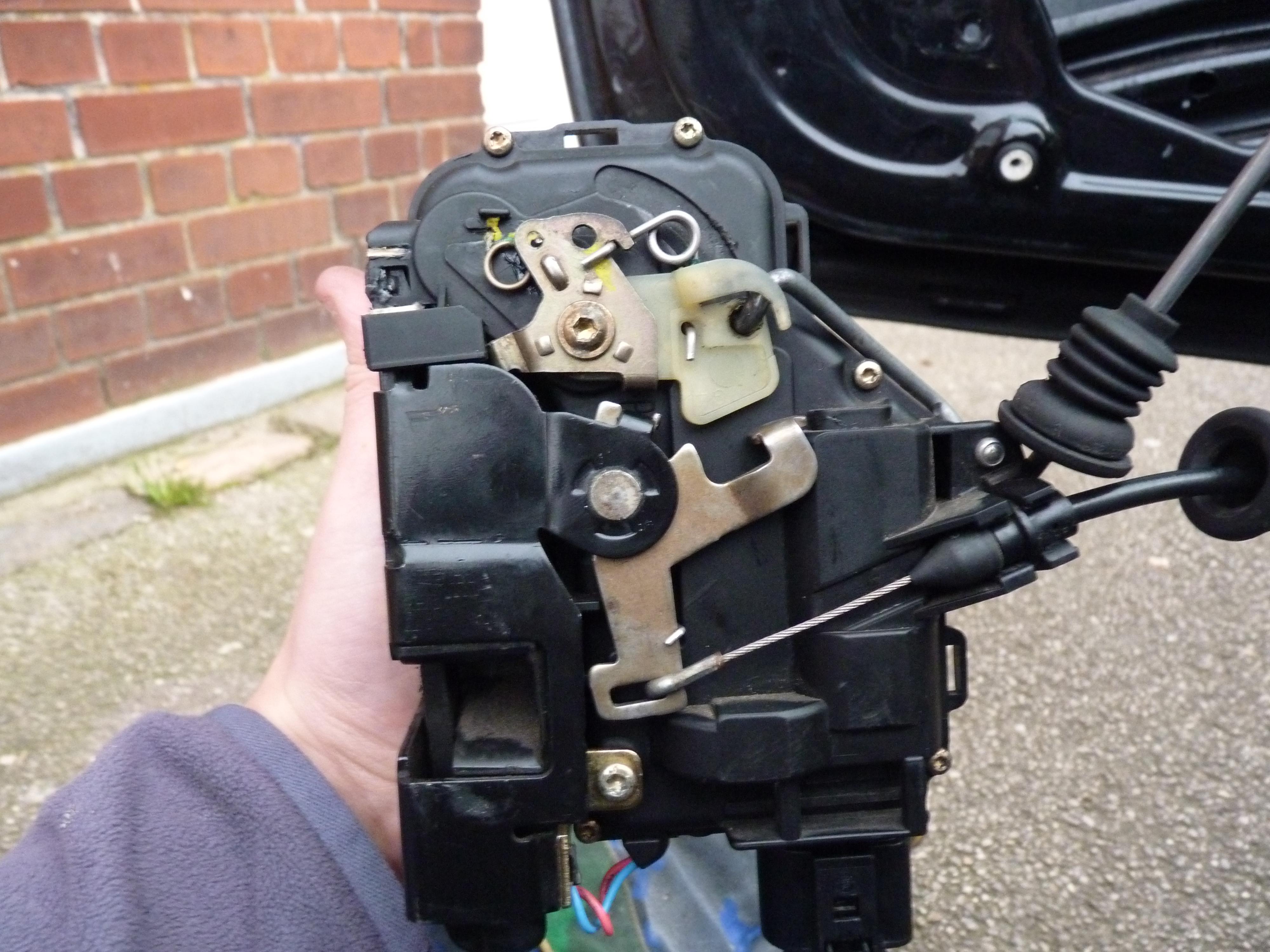 Mecanisme fermeture porte golf 4