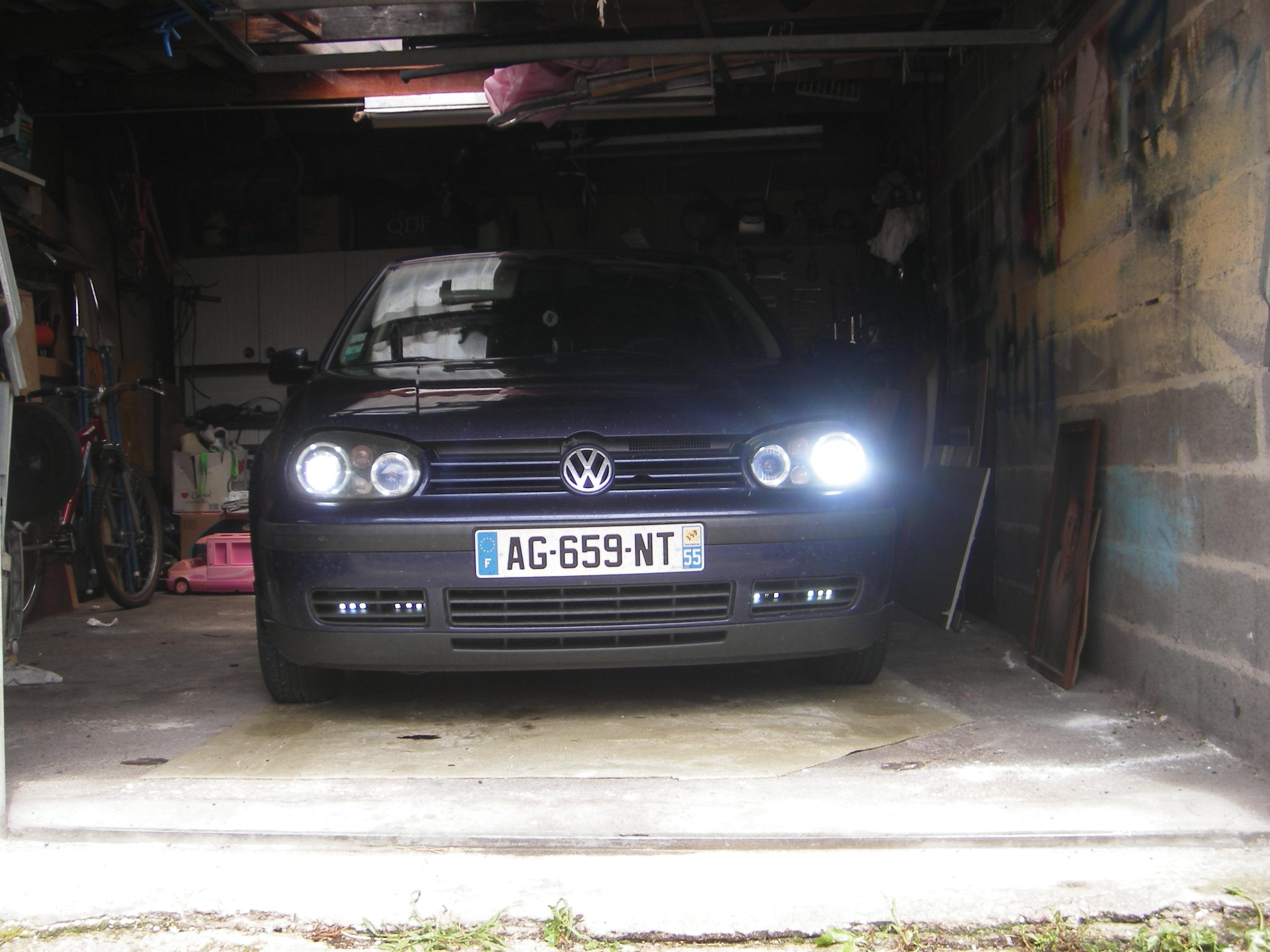 Phare Droit Xenon Eclaire Moins Problemes Electriques Ou