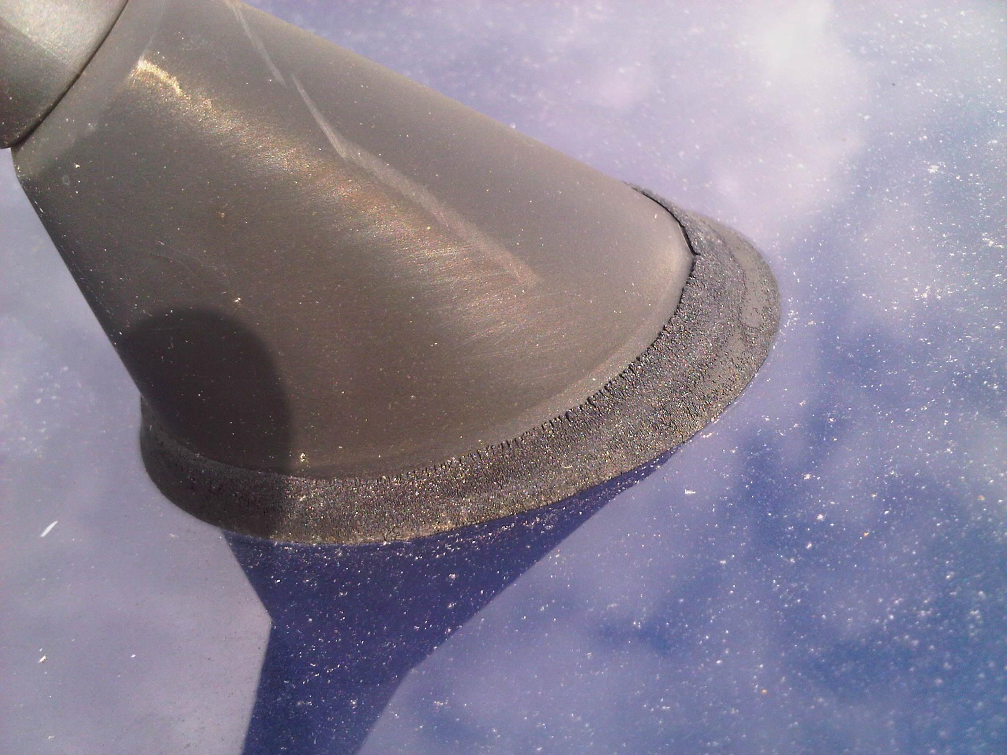 Trace infiltration d'eau, changer le joint d'antenne ...