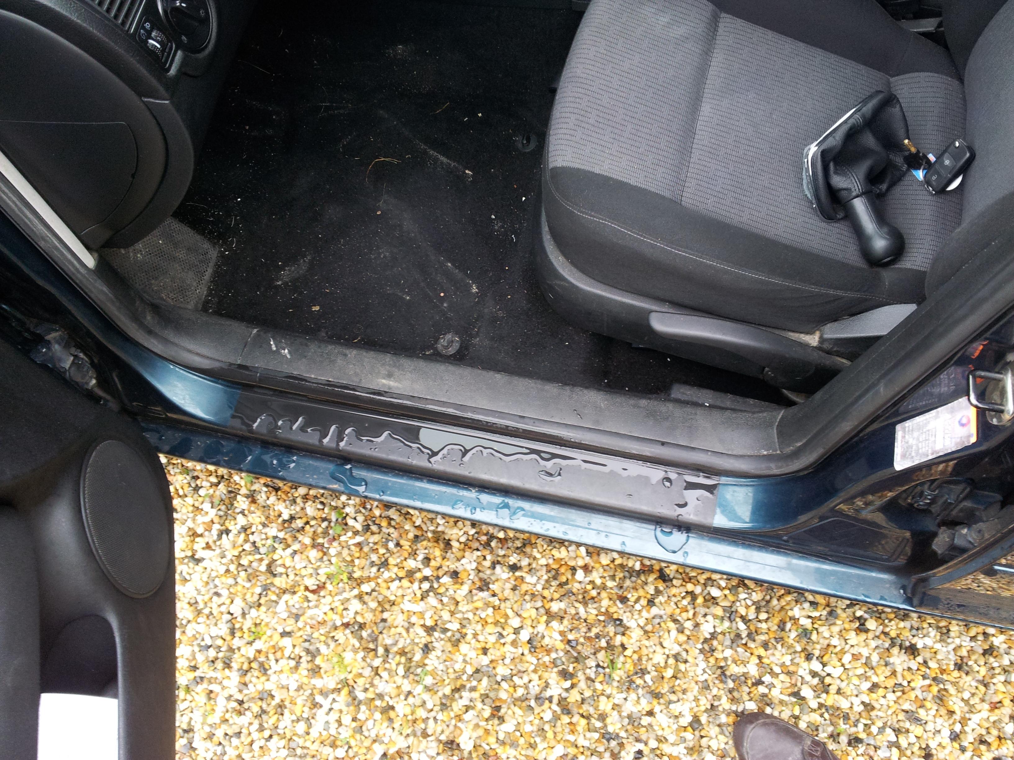 de l eau seuil de porte conducteur problemes interieurs forum volkswagen golf iv