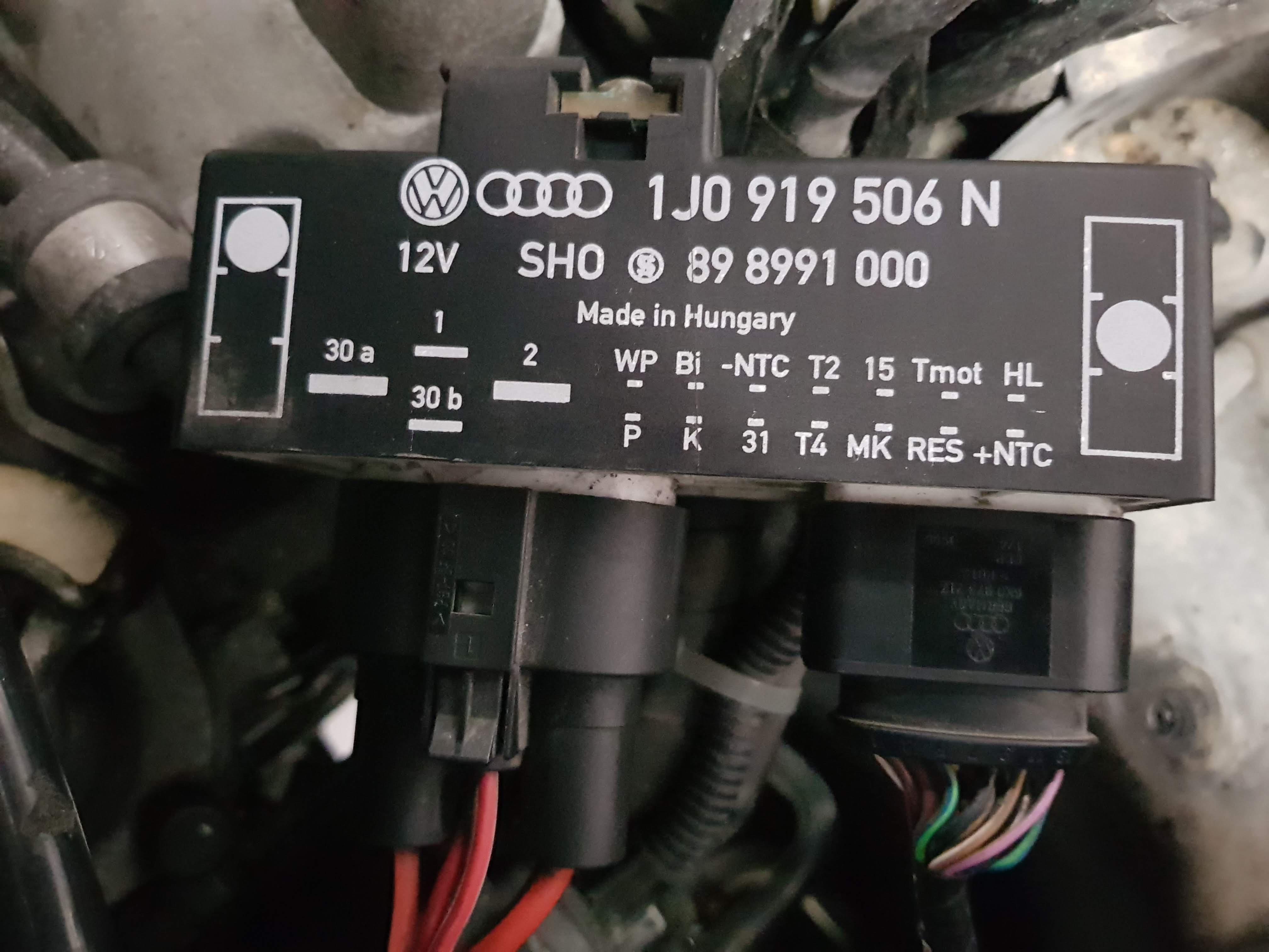 pb de clim schema J293 coolant fan control golf 4 03/2000 Problèmes