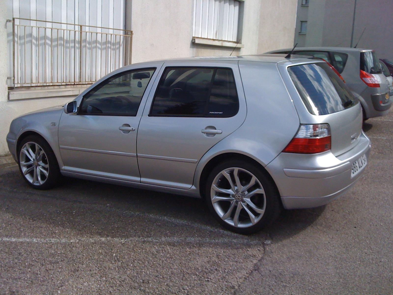 Купить гольф 4 тди 1.9. VW Golf mk4. Golf 4 TDI. Фольксваген гольф 4 без молдингов. Гольф 4 поднятый.